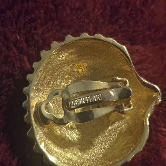 Erwin Pearl Gold Shell Shaped Earrings - Picture 5 of 6